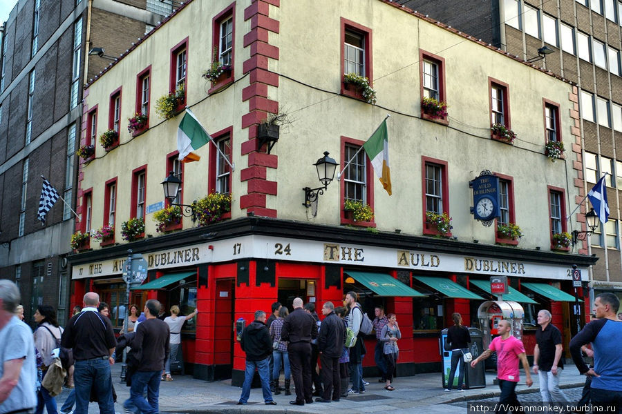 Не менее знаменитый пуб района Темпл бар — Старый Дублинец. Дублин, Ирландия