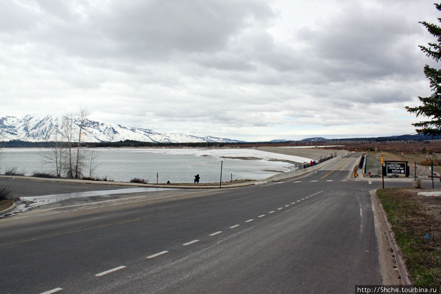 Jackson Lake Dam - дамба на озере Джексон Национальный парк Гранд Тетон, CША