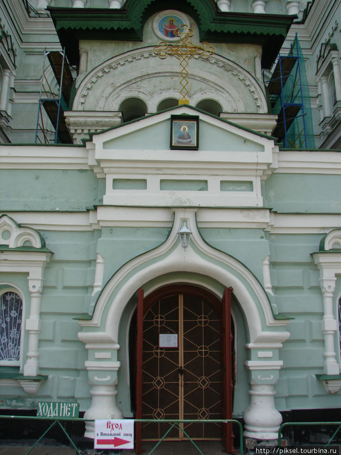 Никольский собор, вход в нижний храм Киев, Украина