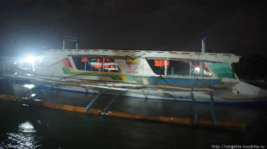 Лодка на Боракай Рохас-Сити, остров Панай, Филиппины