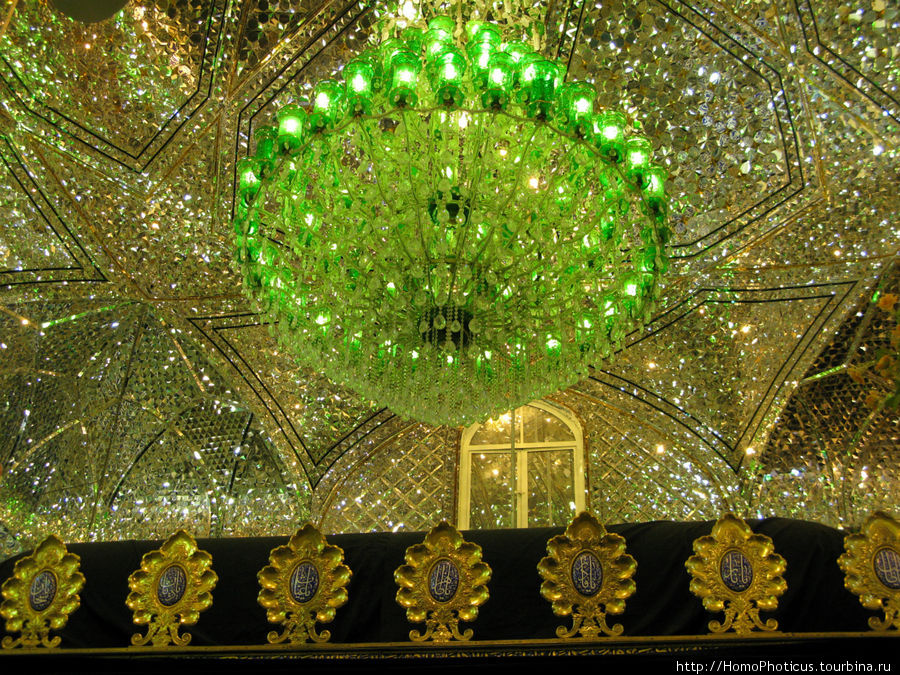 В мечети Йезд, Иран