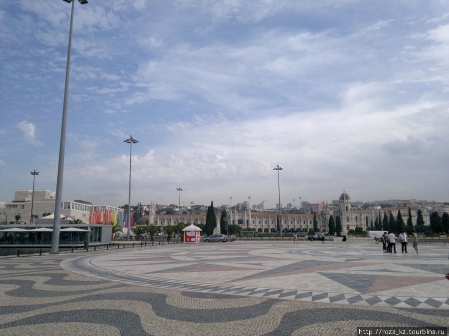 вот площадь перед памятником Лиссабон, Португалия