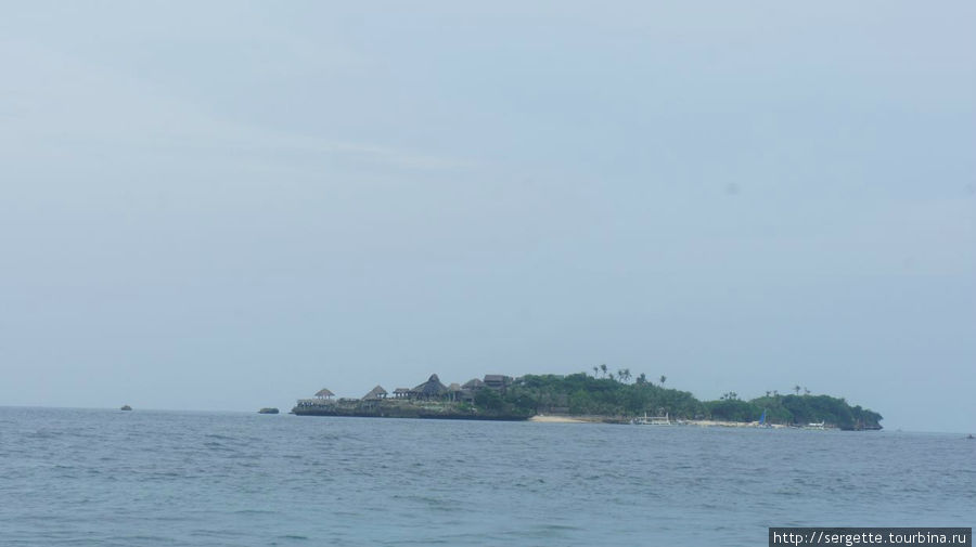 Существуют рядом и такие мелкие островки с ресортами Остров Боракай, Филиппины