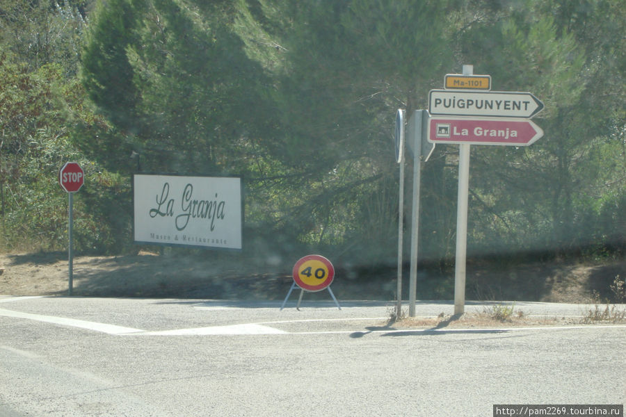 указатель на трассе Эспорлас, остров Майорка, Испания