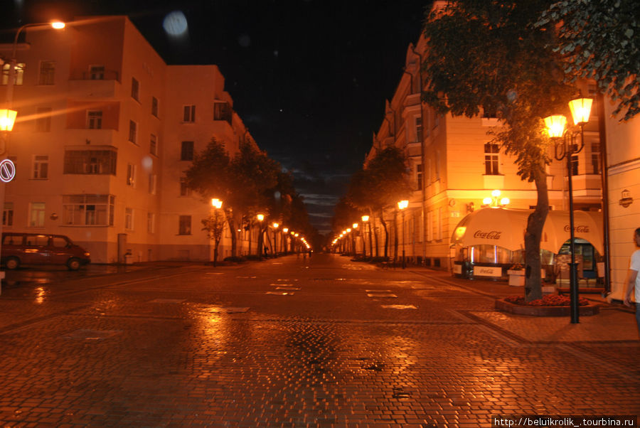 Витебск. Ночная улица Суворова. Витебская область, Беларусь