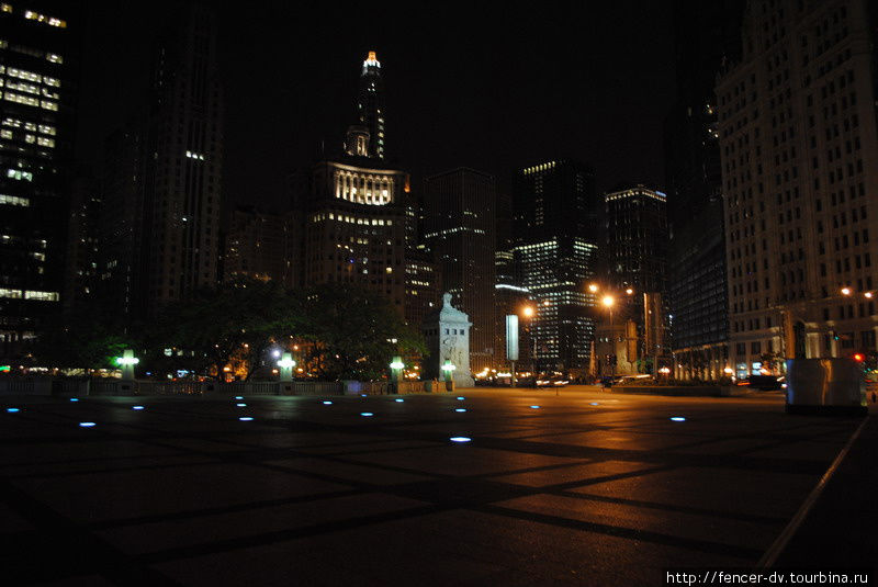 По ночному даунтауну Чикаго, CША