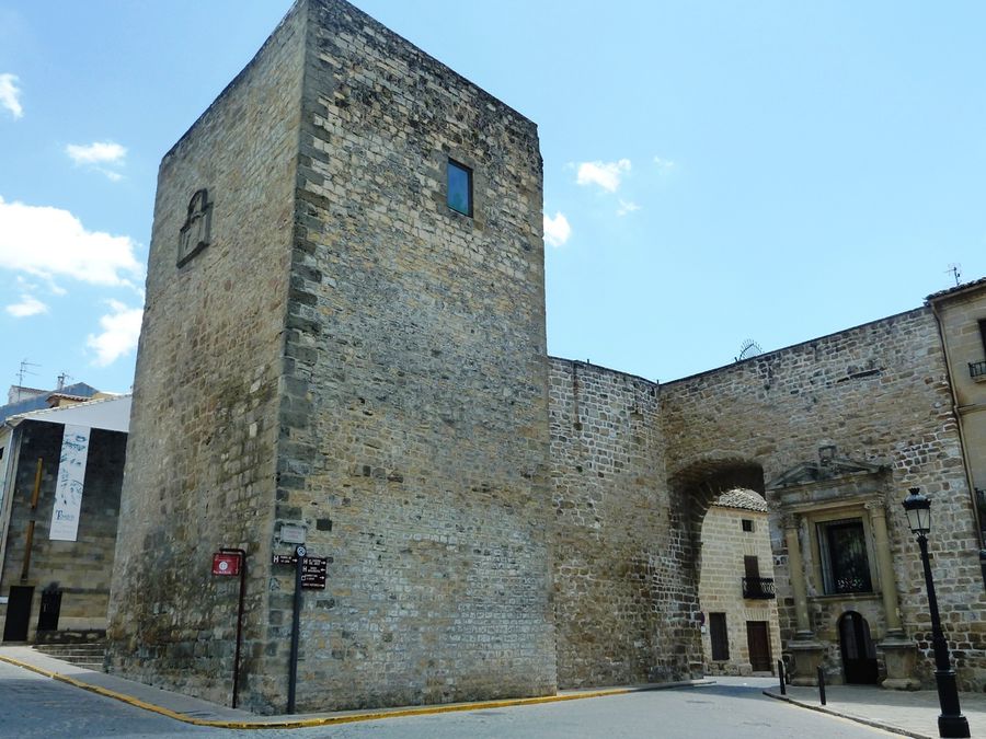 Puerta de Ubeda Баэса, Испания