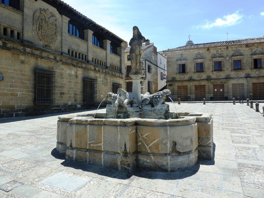 Plaza del Populo Баэса, Испания