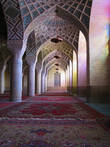 В мечети Незир Аль-Мельк