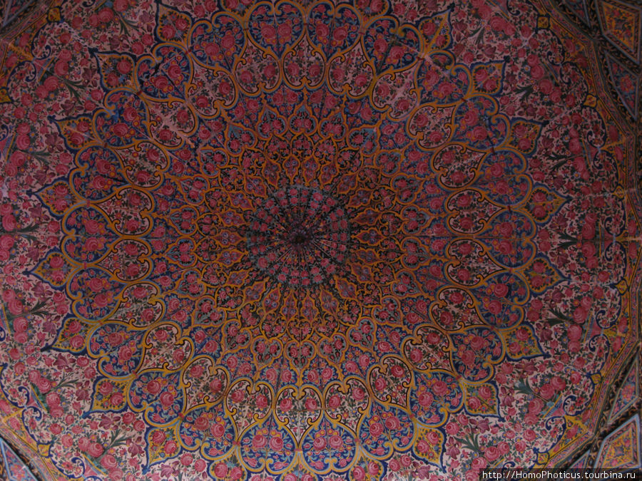 В мечети Незир Аль-Мельк Шираз, Иран