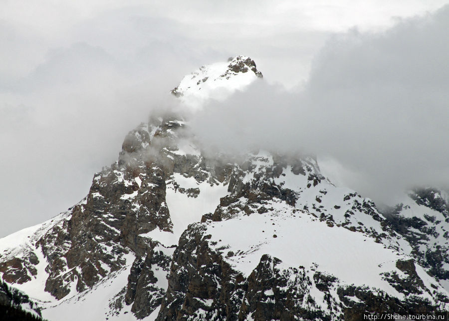 вершина горы Grand Teton, давшей название всему парку Национальный парк Гранд Тетон, CША