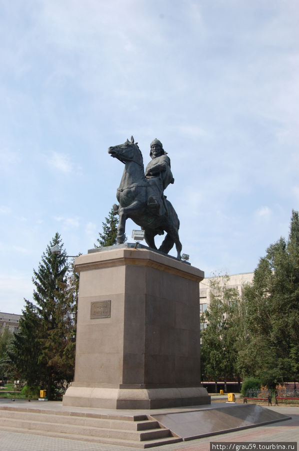 Памятник С.Датову Уральск, Казахстан