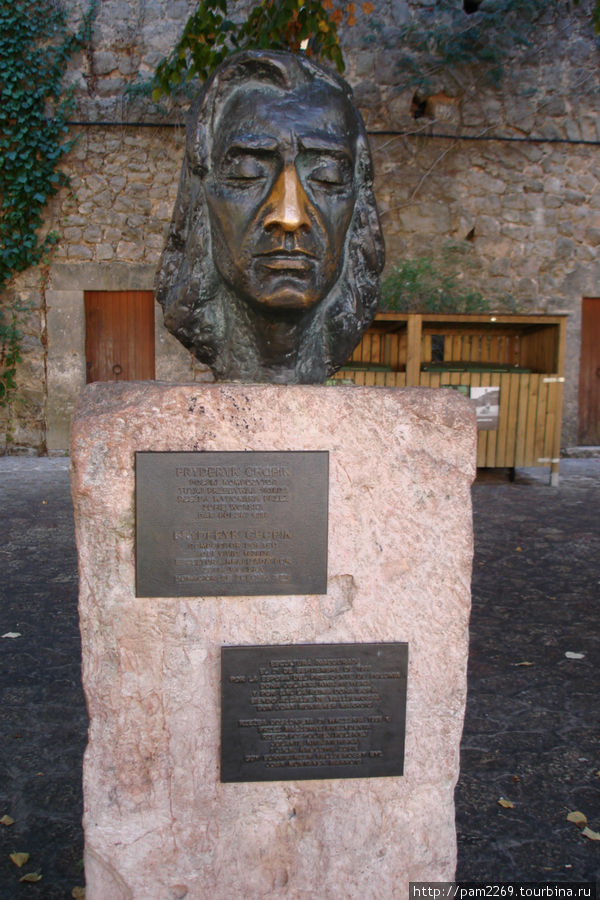 памятник Шопену Вальдемоса, остров Майорка, Испания