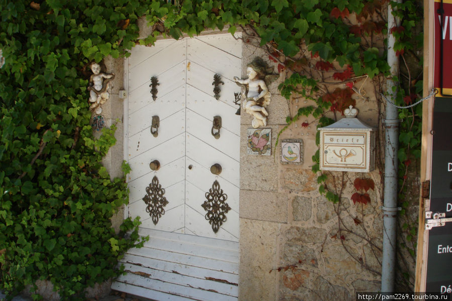 симпатичная дверка Вальдемоса, остров Майорка, Испания