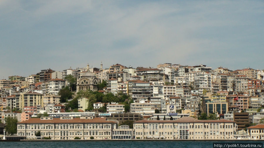 Поездка на острова начинается с причала Кабаташ. Огромный паром отплывает от берега и у нас  появляется восхитительная возможность насладиться панорамами Стамбула. Стамбул, Турция