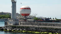 На азиатском берегу — воздушный шар — я видела его днем раньше в небе Стамбула