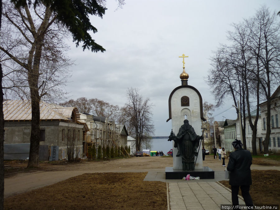 Памятник Макарию Калязинскому Калязин, Россия