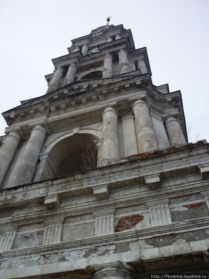 Затопленная колокольня Никольского собора Калязин, Россия