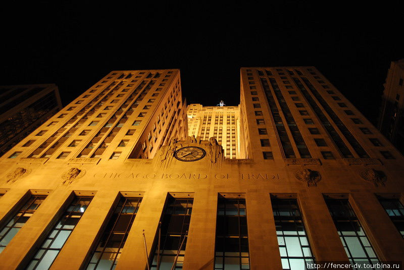 Здание чикагской биржи тоже сложно отнести к современным Чикаго, CША
