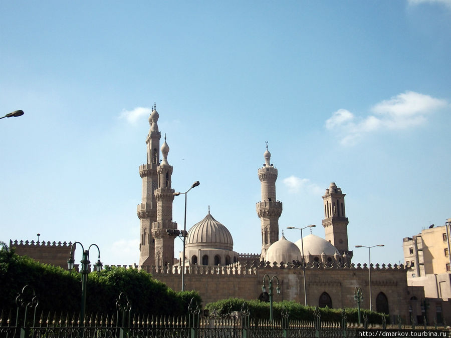 Мечеть Аль-Азхар — один из важнейших центров ислама. Каир, Египет