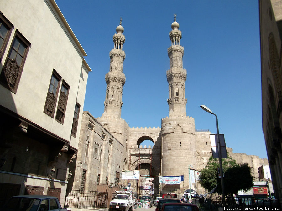 Южные ворота исламского Каира — Баб Зувейла. Каир, Египет