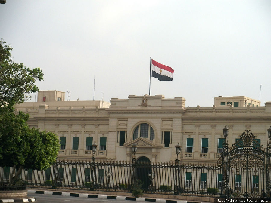 Дворец Абдин — официальная резиденция президента Египта. Каир, Египет