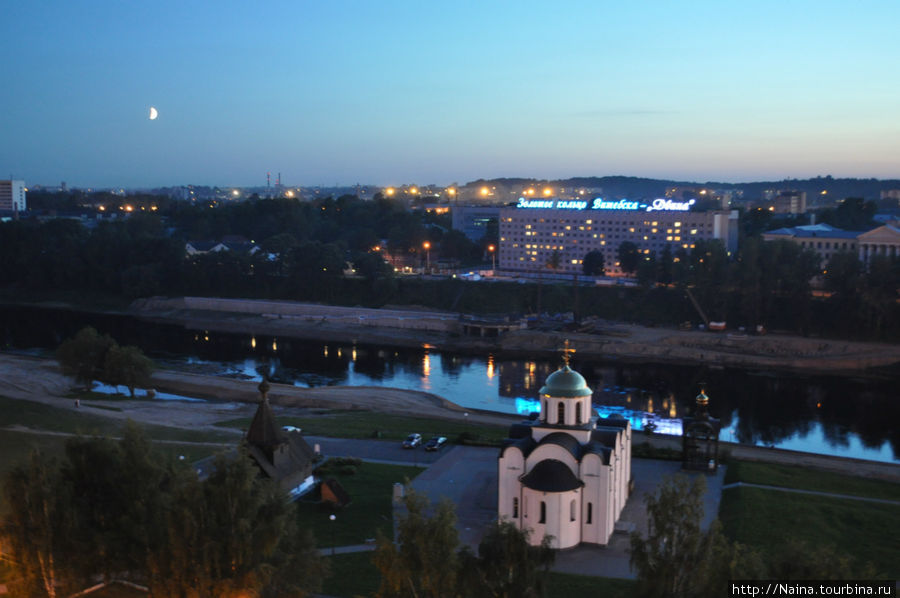 Вид из окна гостиницы на Площадь 1000-летия Витебска. Витебск, Беларусь