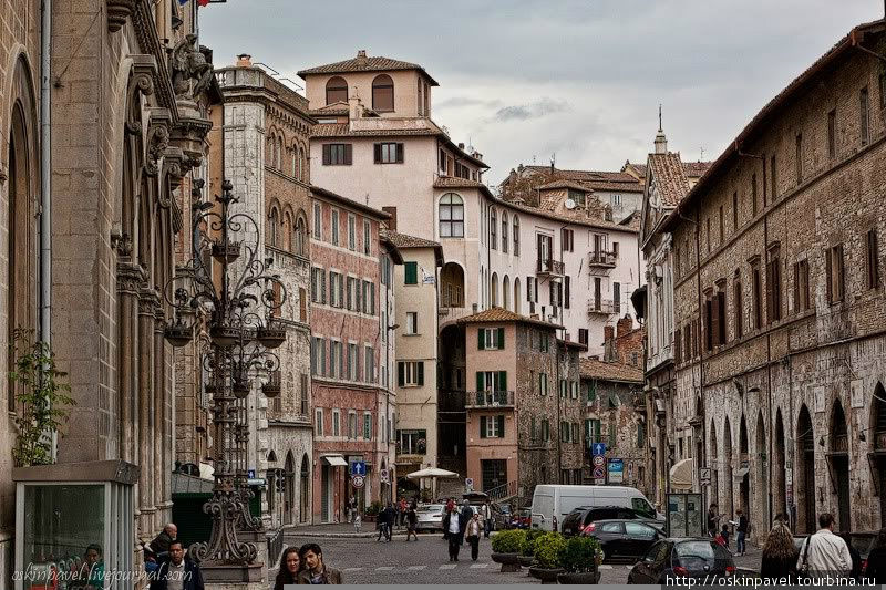 Улица, лица, длится, не спится... Перуджа, Италия