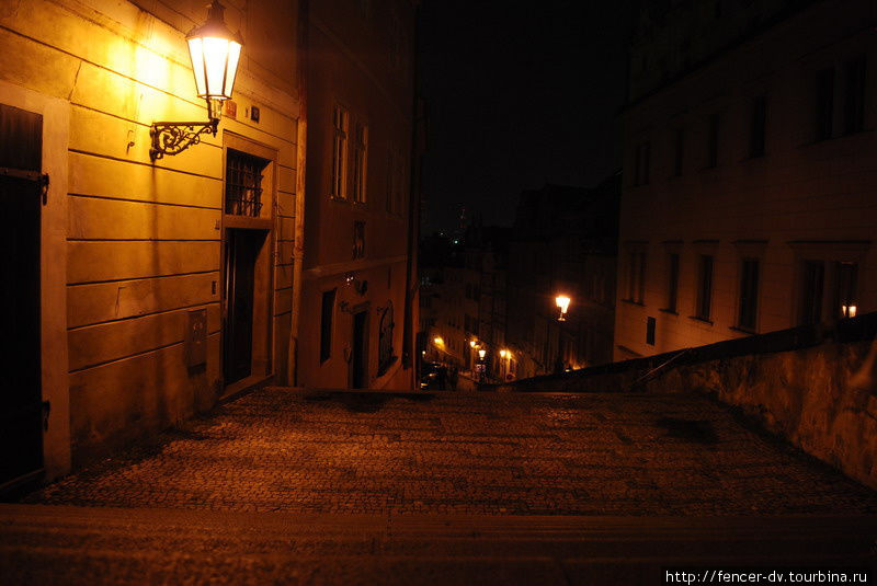 Красота начинается еще с лестницы, ведущей к Граду от Малостранске Намести Прага, Чехия