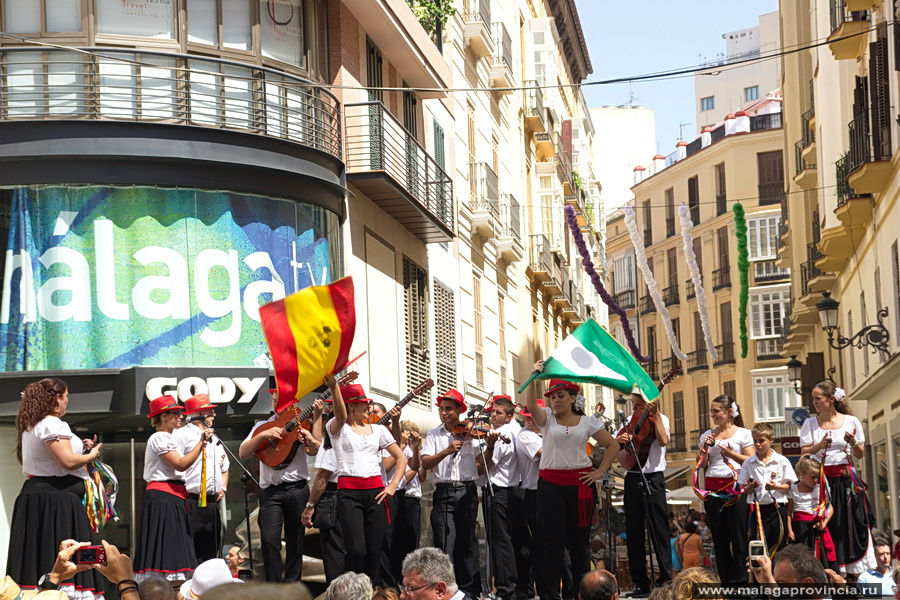 Традиционная фольклорная группа panda. Исполняют то, что называют verdiales — не песня, но речитатив под очень свеобразную музыку Малага, Испания