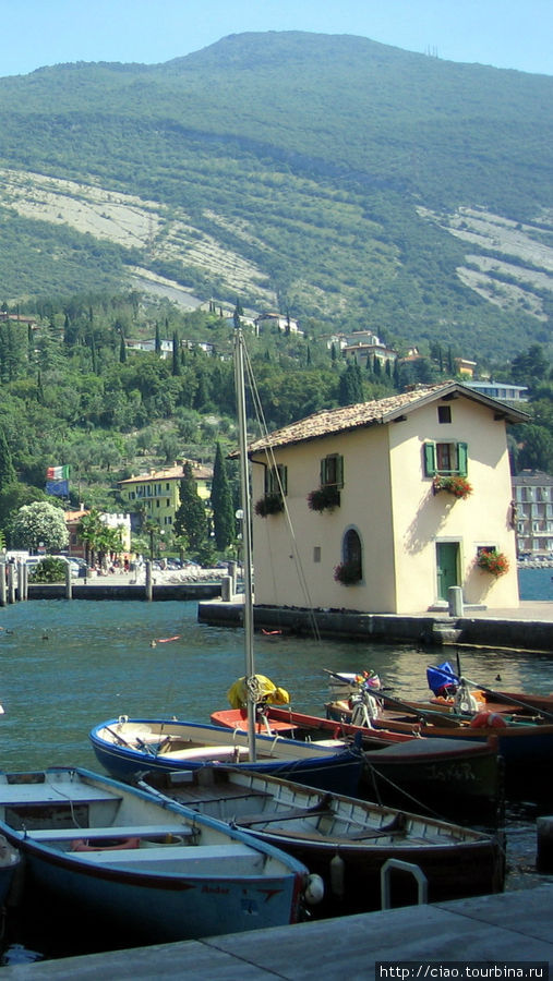 Торболе - городок на северном берегу озера Гарда. Торболе, Италия