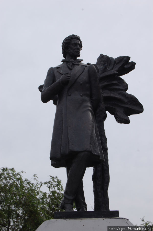 Памятник А.С. Пушкину Уральск, Казахстан