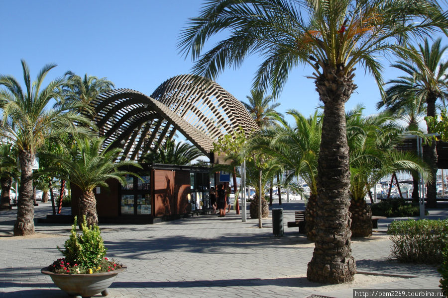 Туристический информационный центр на набережной.
Работает только до обеда. Порт-Алькудия, остров Майорка, Испания