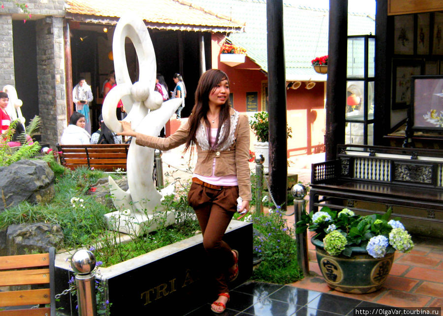 А посетители с удовольствием фотографируются... Далат, Вьетнам