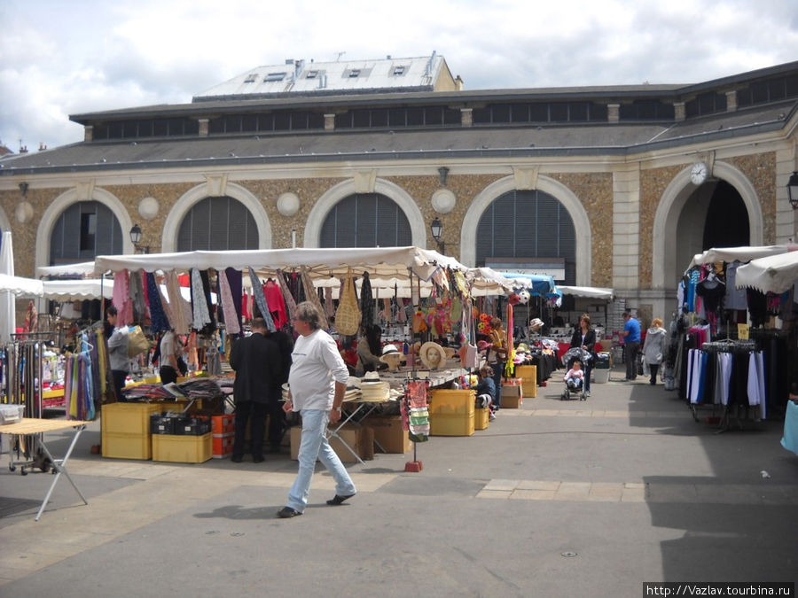 Боковая часть рынка Версаль, Франция