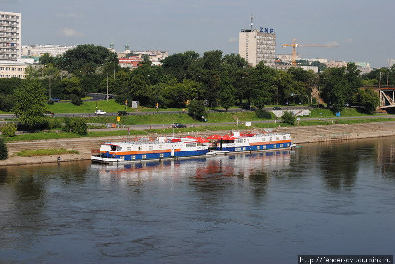 Трамвайчики по реке не ходят. Стоят на приколе в качестве ресторанов. Варшава, Польша