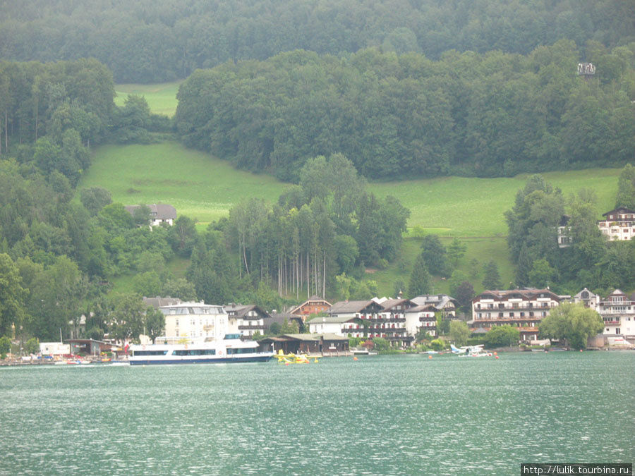 Сакт-Вольфганг с озера Вольфгангзее Санкт-Вольфганг, Австрия