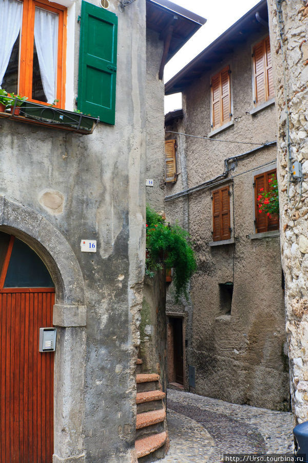 Типичный итальянский городок Мальчезине, Италия
