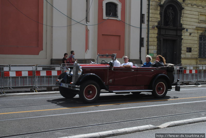 Ретро-автомобили на пражских улицах Прага, Чехия