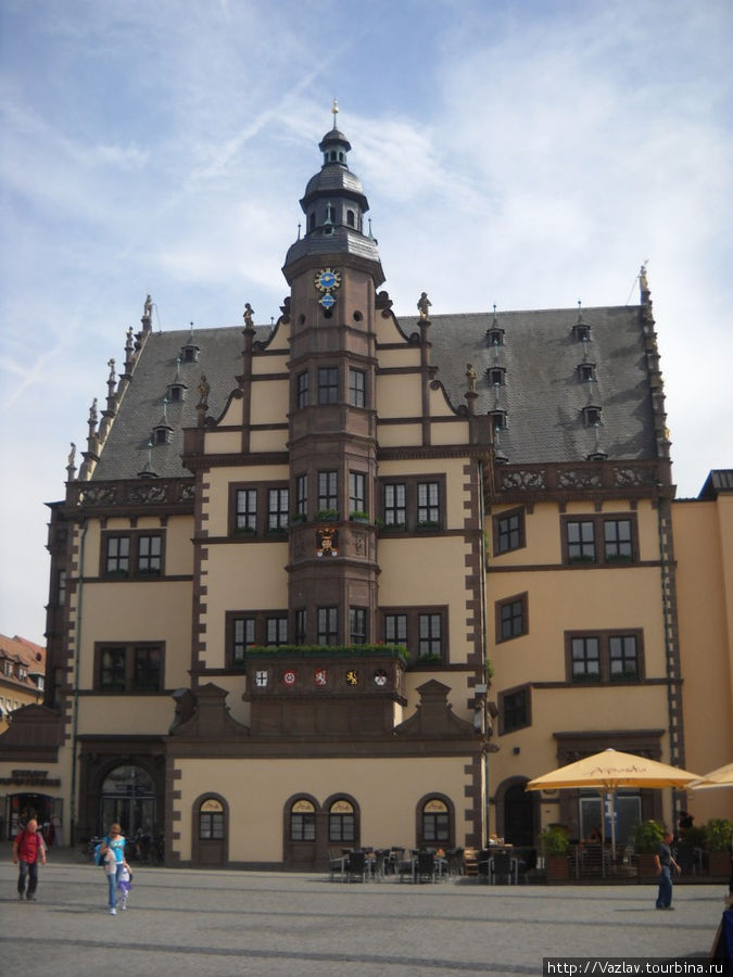 Вид на ратушу Швайнфурт, Германия