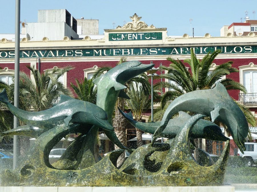 Памятник дельфинам Альмерия, Испания