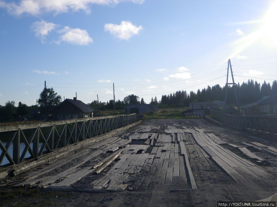 Мост по которому переезжали ,чтобы добраться до п.Вирмы Вирма, Россия
