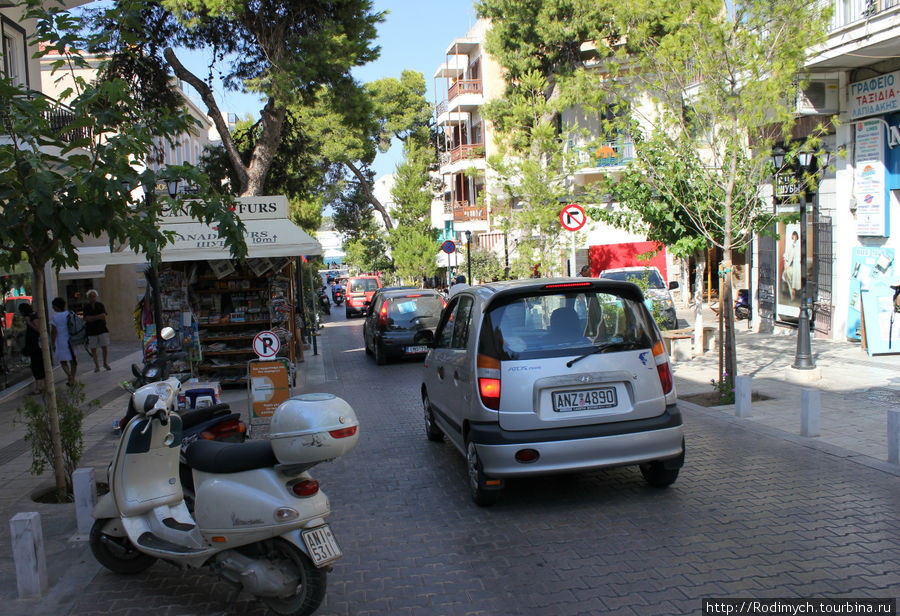 Проезжая торговая улочка, параллельная пешеходной Агиос-Николаос, Греция