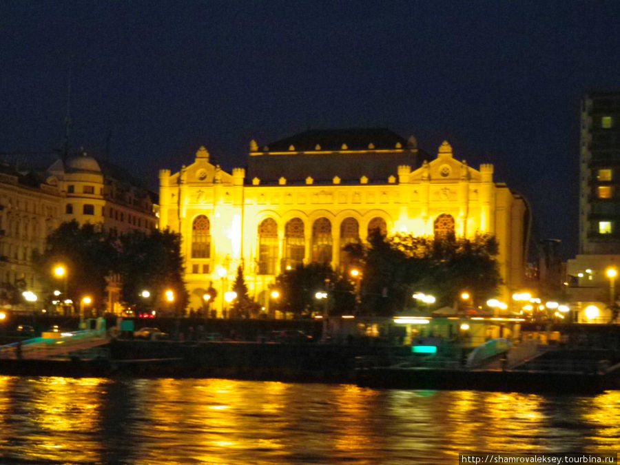 Ночная подсветка города, концертный зал Будапешт, Венгрия