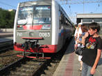 А это не трамвай, а пригородный поезд Волгоград — Волжский из 1-го вагона!