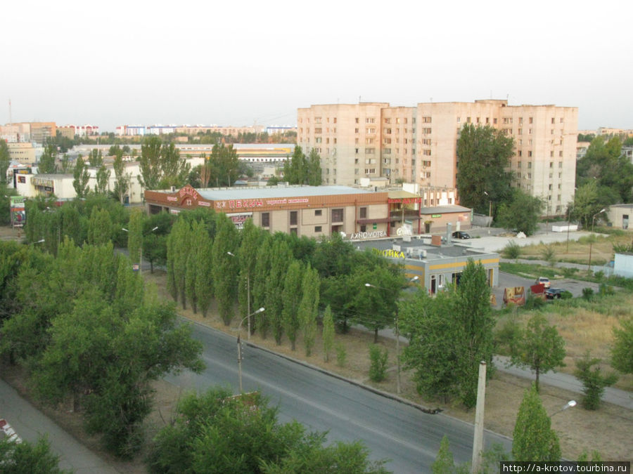 Вид города на рассвете Волжский, Россия