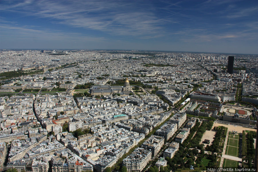 Вид с Эйфелевой башни — на эспланаду Инвалидов Париж, Франция