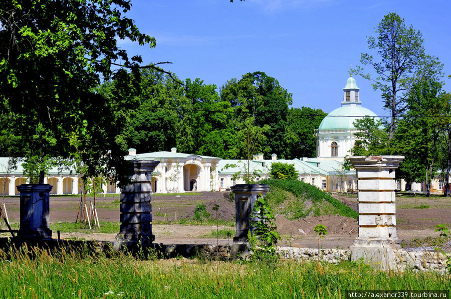 Церковный павильон Ломоносов, Россия