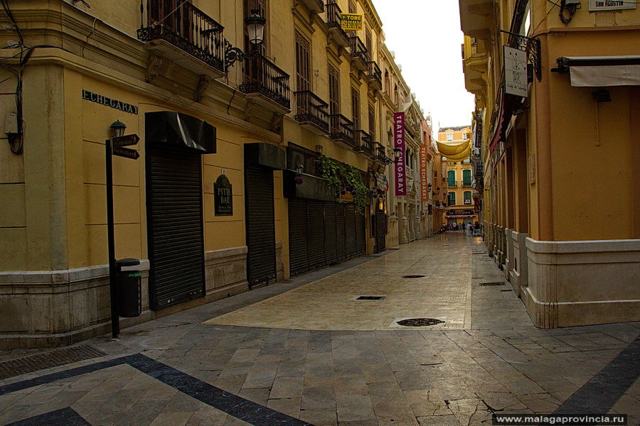 Малага, воскресенье, семь часов вечера... Город-призрак Малага, Испания