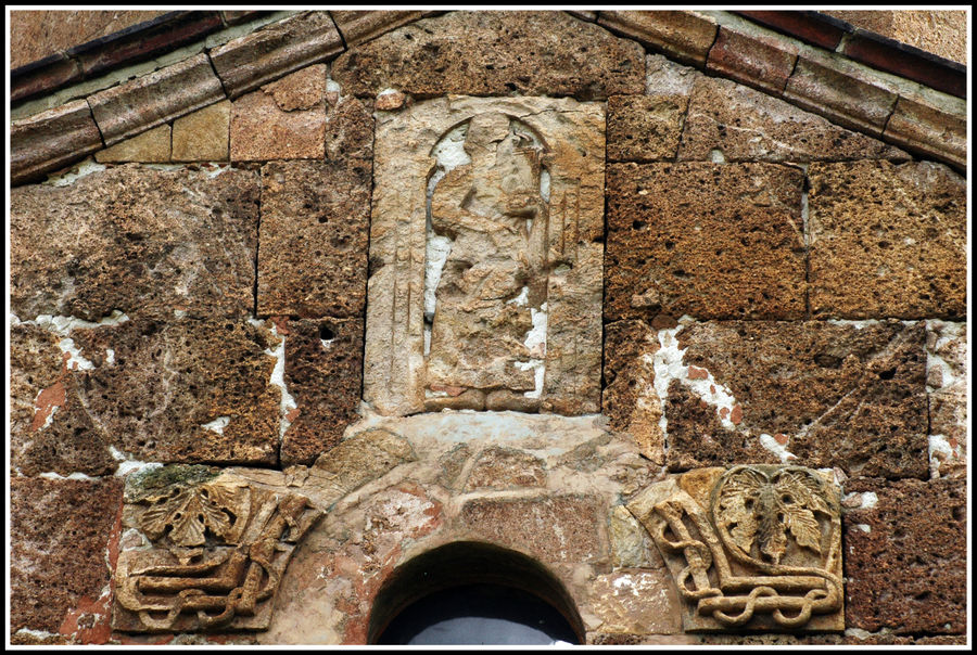 Одзунский монастырь — храм с серпом и молотом Одзун, Армения